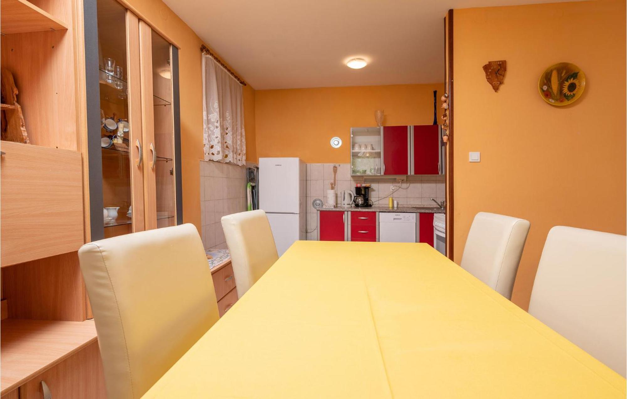 Cozy Apartment In Fazana With Kitchen Exterior foto